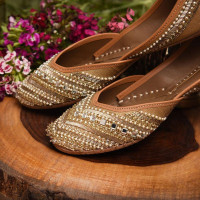 Celebrate every occasion in style with Gulbhahar Juttis